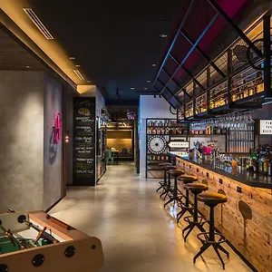Hotel Moxy Honmachi By Marriott